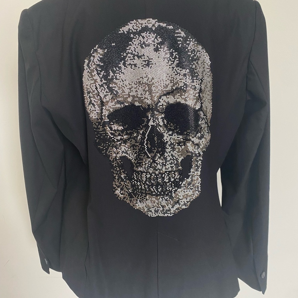 Edgy Black Skull Embellished Blazer